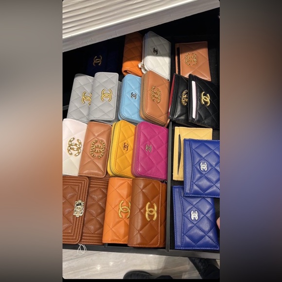 Meet your Posher, Betti Blanco ❤️ - Picture 5 of 7